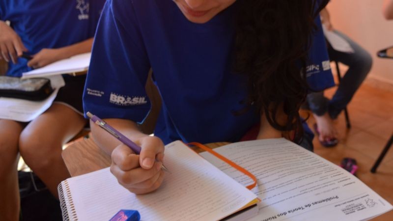 BBC - OCDE encontrou relação entre desempenho dos estudantes no Pisa e práticas do cotidiano da escola (Foto: ELSA FIUZA AG BRASILIA, via BBC News Brasil)