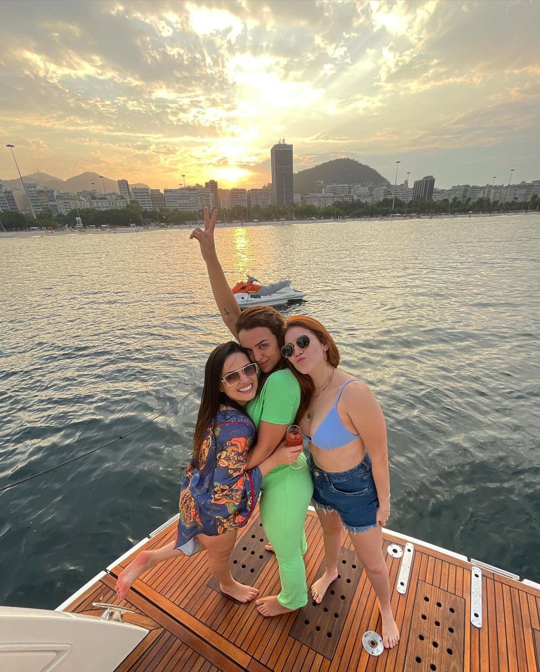 Com direito a passeio de lancha, Juliette, Kalimann e Ana Clara curtem o domingo (Foto: Reprodução/Instagram)