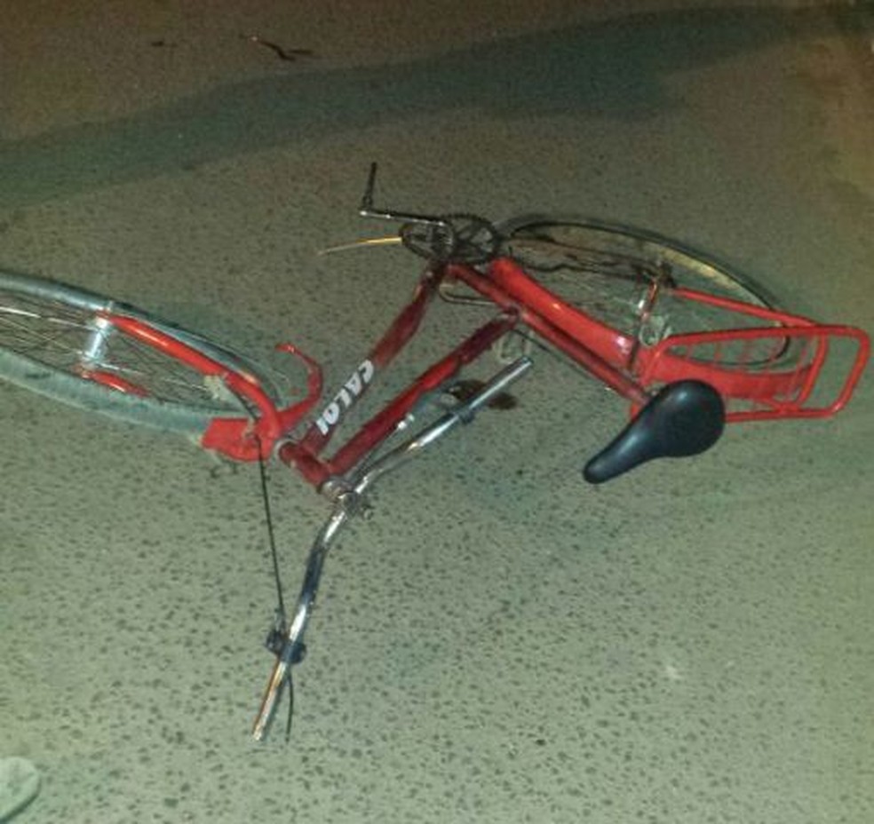Ciclista foi transferido para hospital de Cacoal (Foto: Corpo de Bombeiros/Divulga&ccedil;&atilde;o)