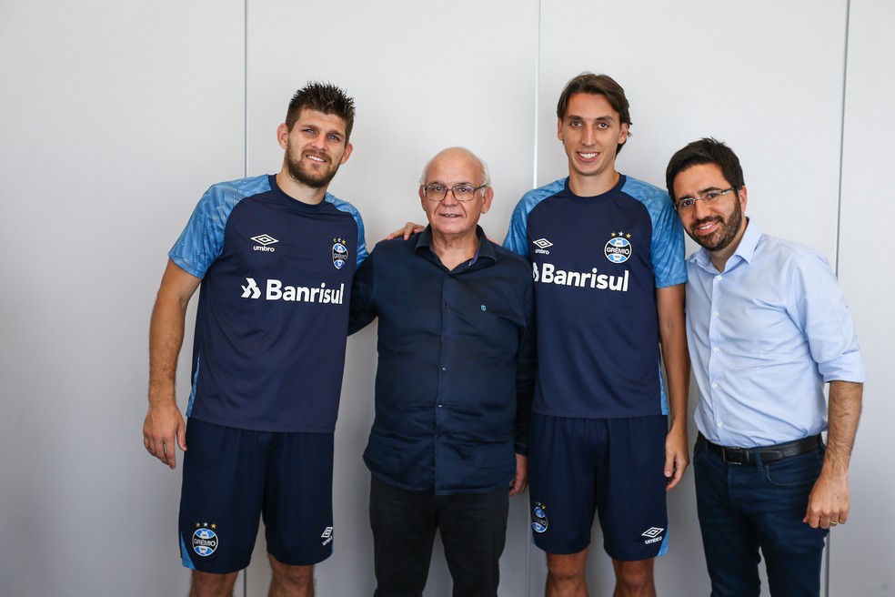 No mesmo dia do fico de Renato, Grêmio renovou com Kannemann e Geromel — Foto: Lucas Uebel / Grêmio, DVG