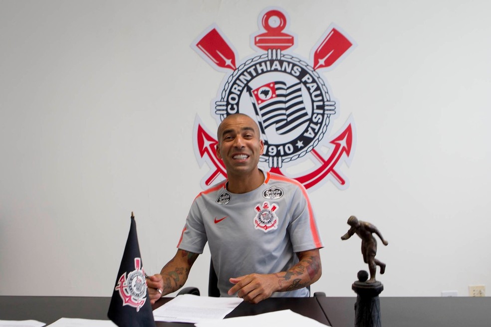 Emerson Sheik assinou contrato até o fim de junho com o Corinthians (Foto: Daniel Augusto Jr/Ag.Corinthians)