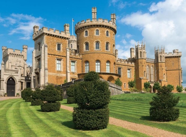 Você pode se hospedar no castelo onde foi filmada a série The Crown (Foto: Reprodução/letsgowiththechildren)