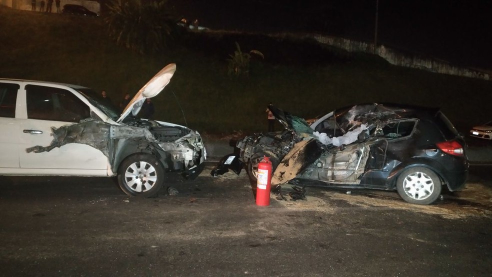 Uma pessoa morreu em acidente na Linha Verde de Curitiba (Foto: Tony Mattoso/RPC)