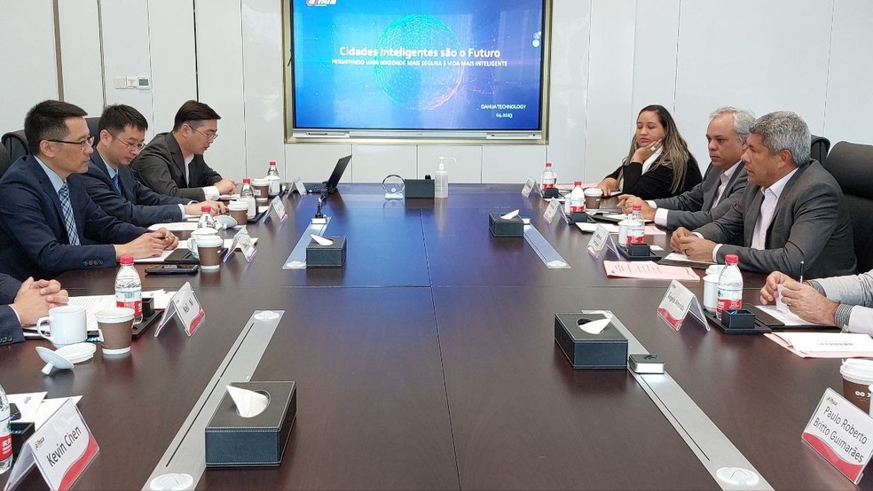 Jer&ocirc;nimo Rodrigues visitou a Dahua Technology neste s&aacute;bado &mdash; Foto: Daniel Senna/GOVBA
