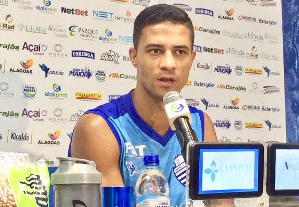 Ricardo Bueno não teve no CSA o mesmo desempenho do Ceará — Foto: João Alvim/GloboEsporte.com