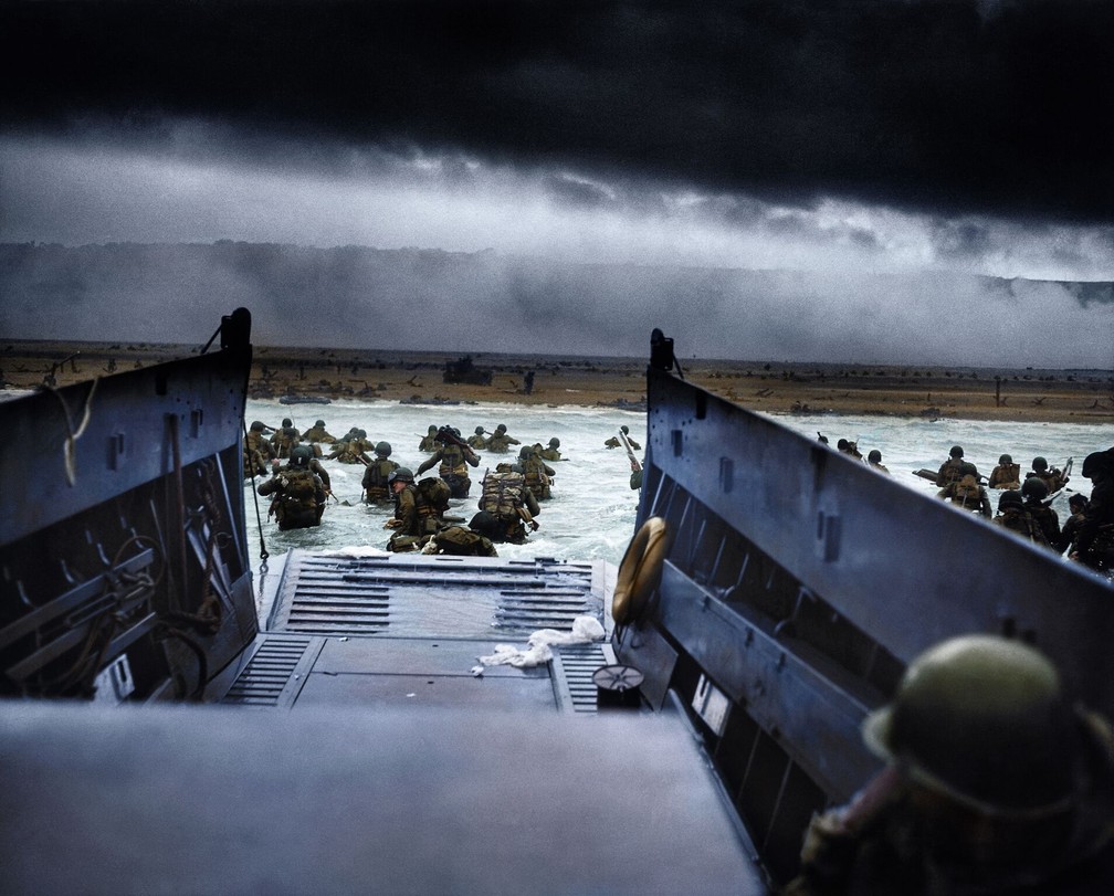 Tropas aliadas desembarcam na Normandia no dia D. (Foto: Marina Amaral/Arquivo pessoal)