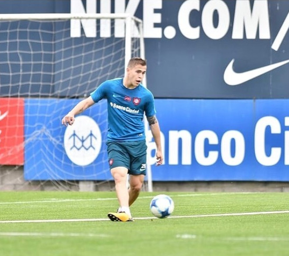 Robert Piris com a camisa do San Lorenzo: paraguaio est&aacute; na mira do Flamengo (Foto: Reprodu&ccedil;&atilde;o Instagram de Robert Piris)