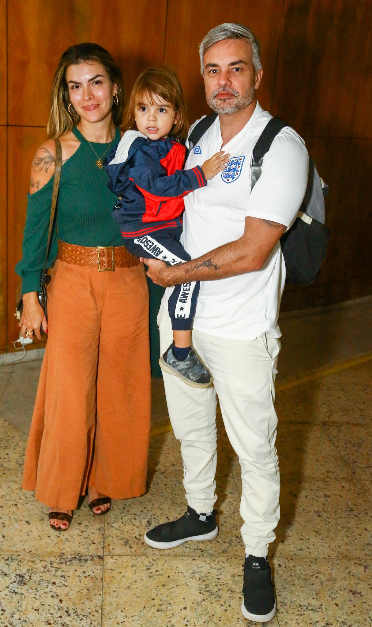Márcio Kieling e Jacqueline Fernandez com o filho, Lucas (Foto: Victor Chapetta e Vitor Pereira/AgNews)