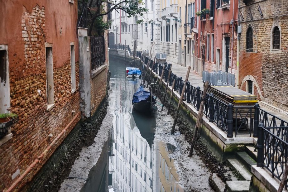 Canal seco em Veneza, Itália