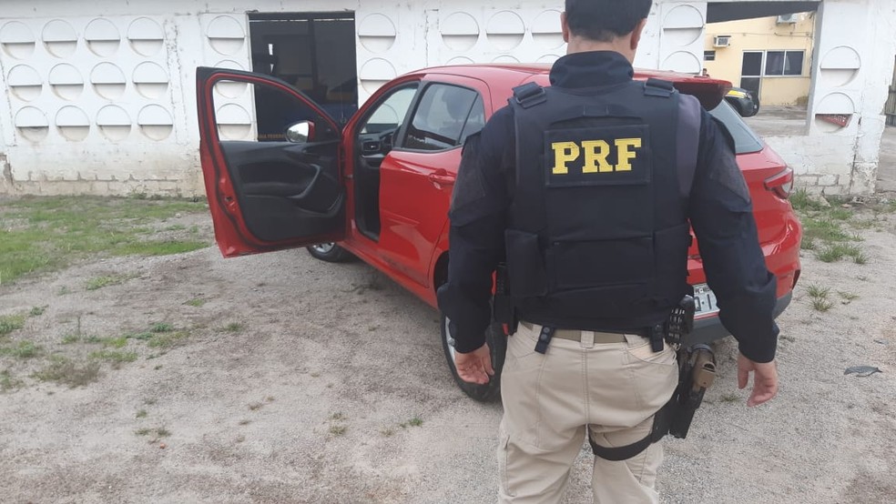 Carro apreendido pela PRF — Foto: Polícia Rodoviária Federal/Divulgação