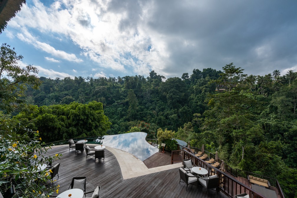 Piscina no hotel de luxo Hanging Gardens of Bali, na Indonésia — Foto: Hanging Gardens of Bali/Divulgação