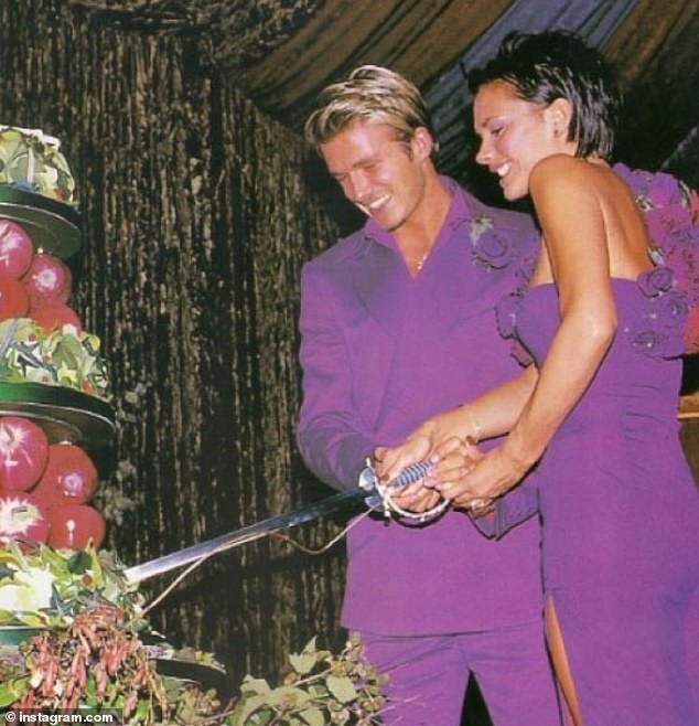 David e Victoria Beckham durante o casamento em 1994 (Foto: Reprodução Instagram )