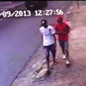 Vídeo mostra ação de dupla que roubou cães (Vídeo mostra dupla que roubou cães (Vídeo mostra dupla que roubou cães (Reprodução)))