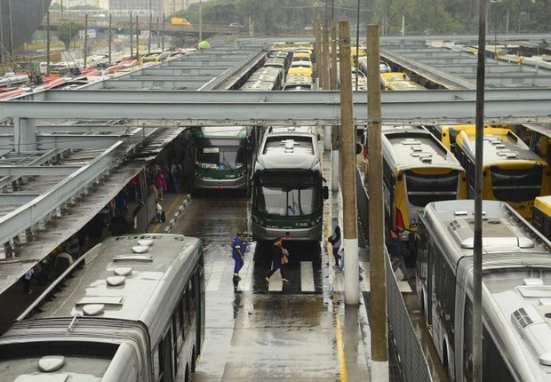 Paralisação de ônibus em São Paulo ; motoristas e cobradores ; transporte público ;  (Foto: Rovena Rosa/Agência Brasil)