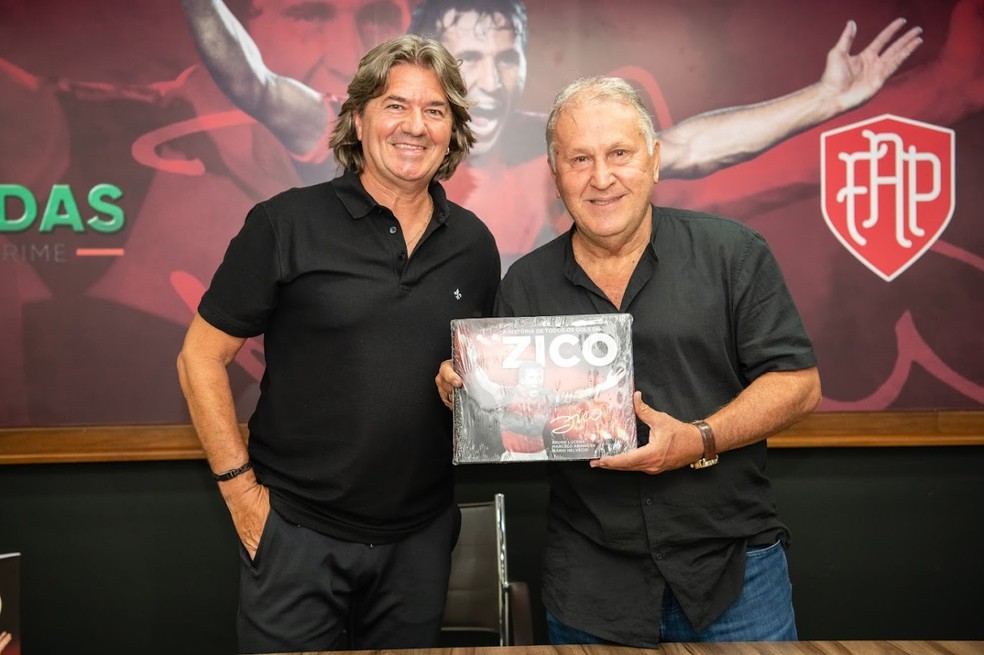 &Eacute;liton Perini, presidente da A FAP Eventos Esportivos, e Zico &mdash; Foto: L&eacute;o Silveira