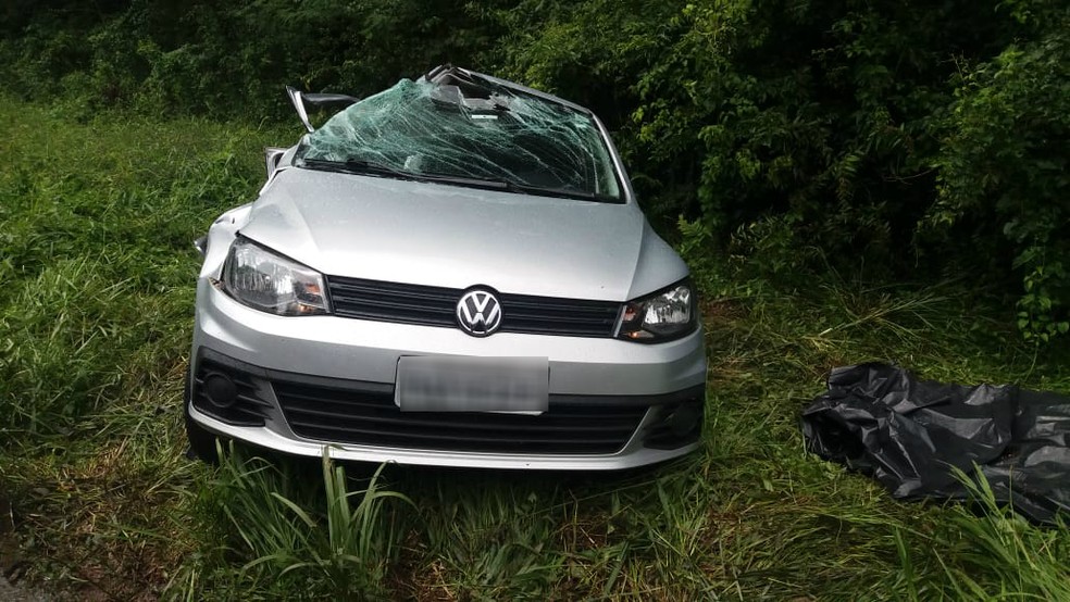 Jovem morreu em colisão entre carro e caminhão na BR-282 em Vargem Bonita no final da manhã desta terça-feira (19) — Foto: PRF/Divulgação