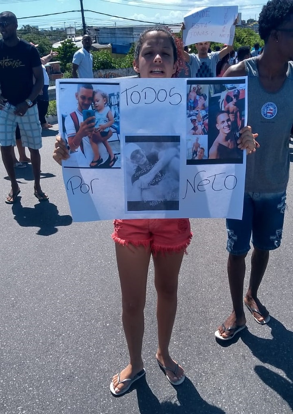 Amigos de Jonas fazem protesto na Avenida Paralela â?? Foto: Arquivo Pessoal