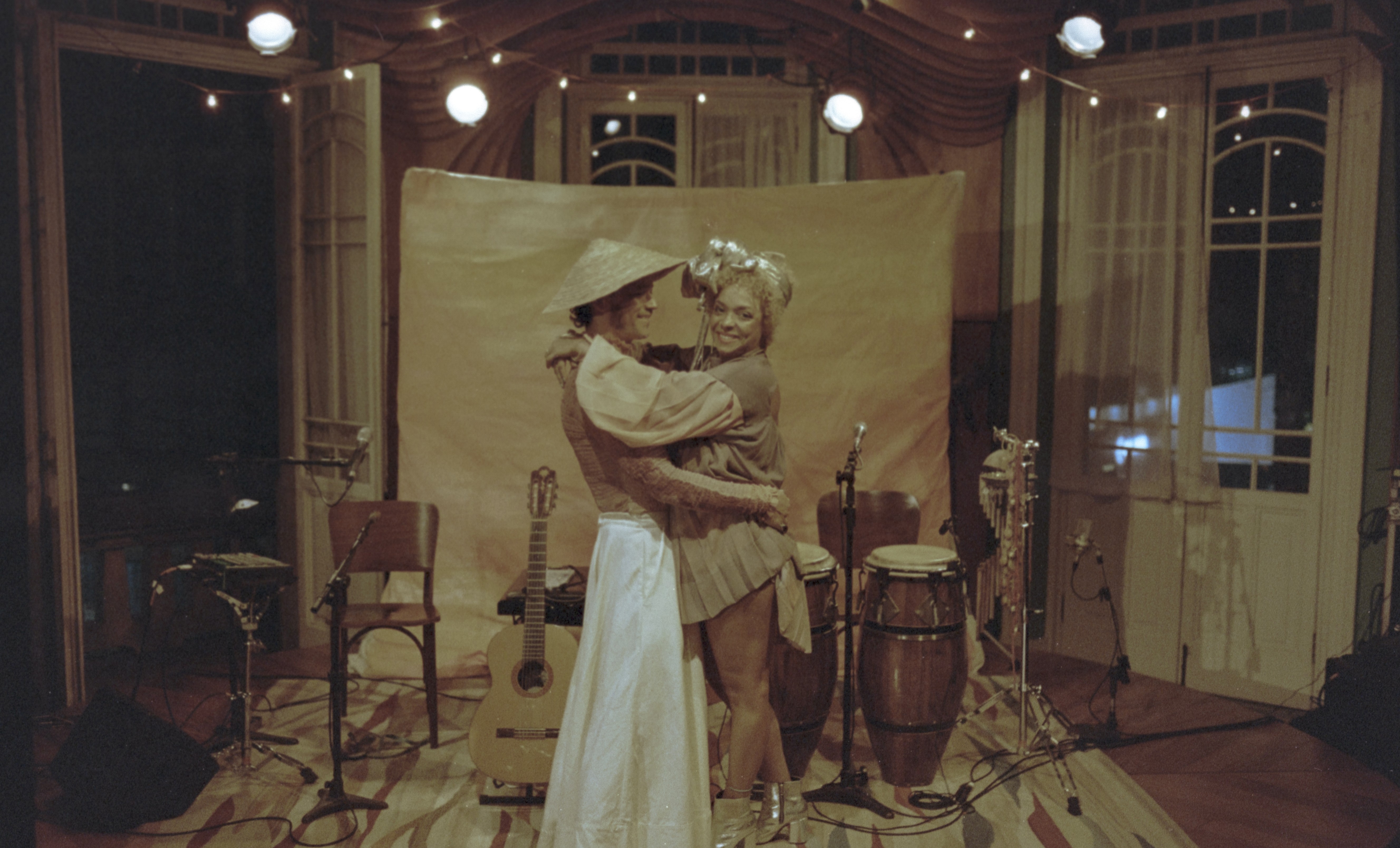 O casal faz sua primeira turnê juntos: 'Anelis e Curumin: eu canto com ele, ele me canta' (Foto: Caroline Bittencourt)