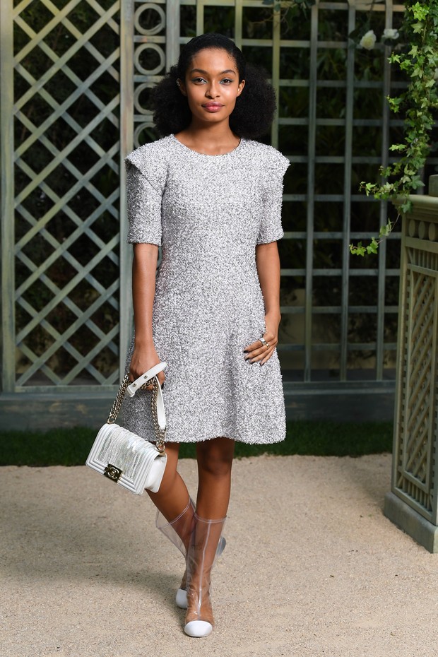 A atriz no desfile de alta-costura de verão 2018 da Chanel (Foto: Getty Images)