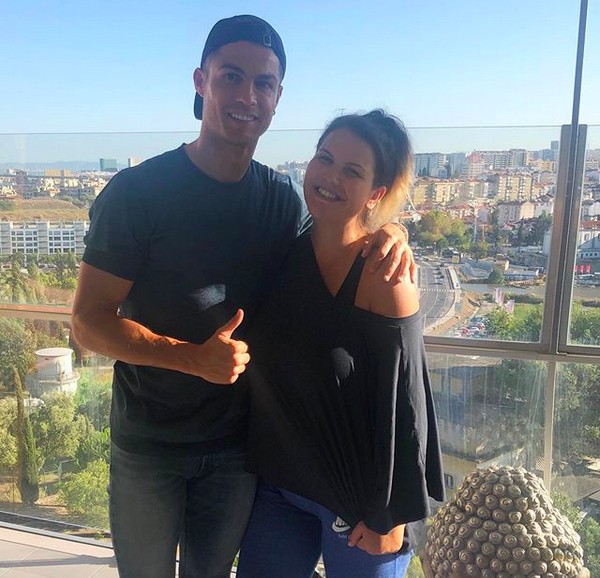 O jogador de futebol Cristiano Ronaldo com a irmã, Katia Aveiro (Foto: Instagram)