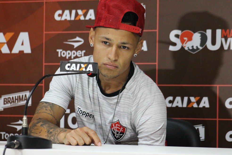 Neilton está suspenso e não enfrenta o Palmeiras (Foto: Maurícia da Matta/Divulgação/EC Vitória)