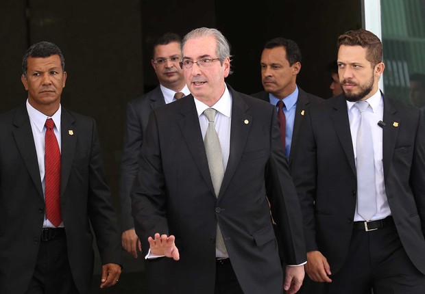 O deputado afastado Eduardo Cunha (PMDB-RJ) aparece cercado por seus seguranças (Foto: Lula Marques/Agência PT)