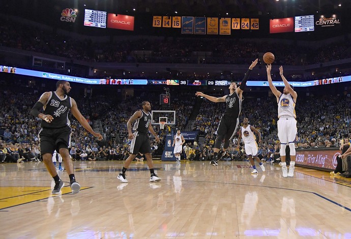 Stephen Curry Warriors x Spurs NBA (Foto: Getty)