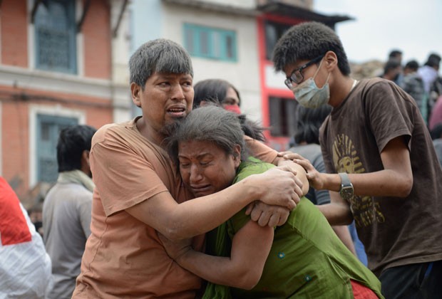  Um tremor intenso seguido por vários outros gerou um enorme estrago no Nepal  (Foto: Prakash Mathema/AFP)