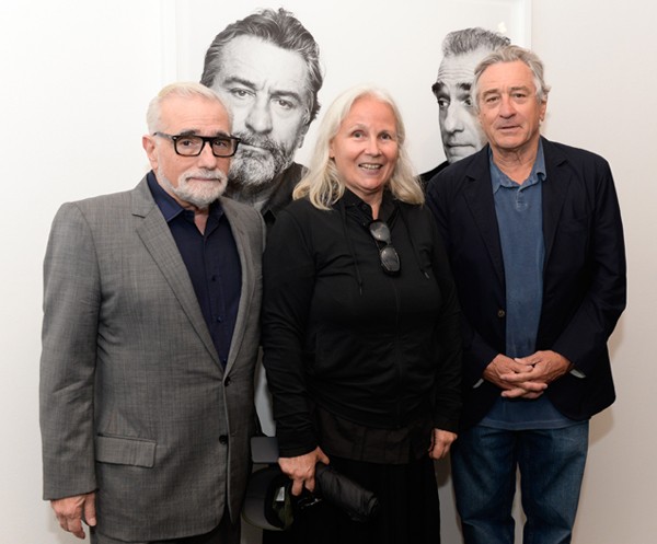 Martin Scorcese, Brigitte Lacombe e Robert De Niro na abertura da exposição da fotógrafa francesa (Foto: Divulgação)
