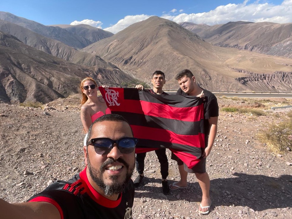 Rumo a Guayaquil para ver o Flamengo, Wagner, esposa e amigos passaram pelo Atacama &mdash; Foto: Arquivo pessoal
