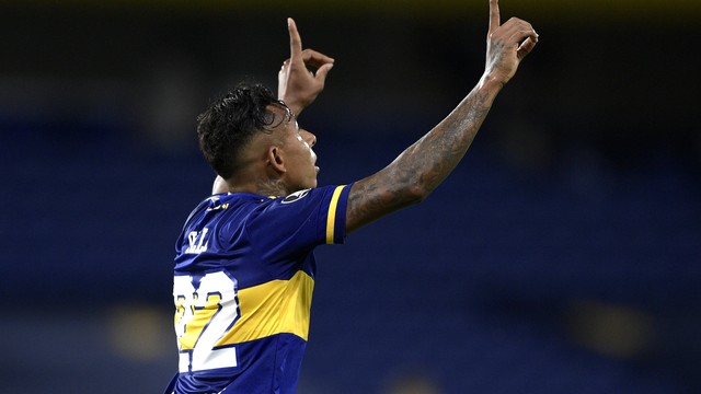 Villa comemora o gol de p�nalti pelo Boca Juniors contra o Racing