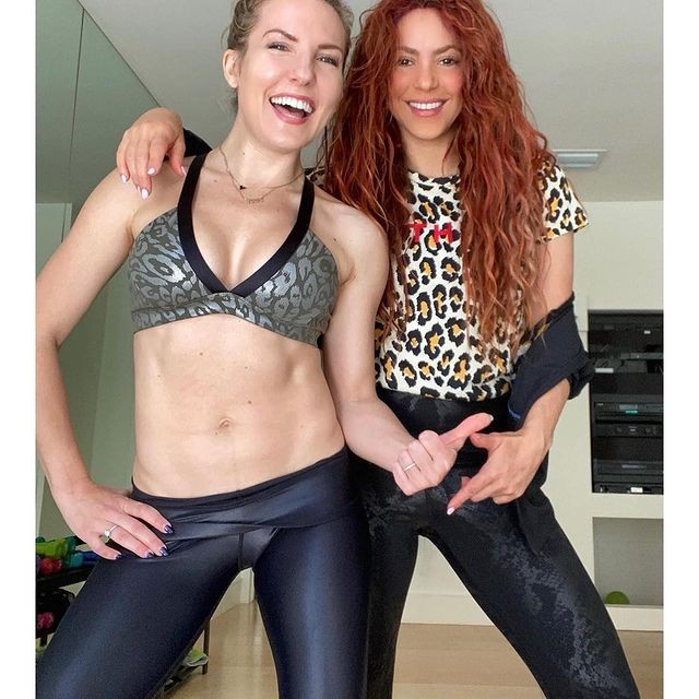 A cantora Shakira e sua personal trainer (Foto: reprodução instagram)