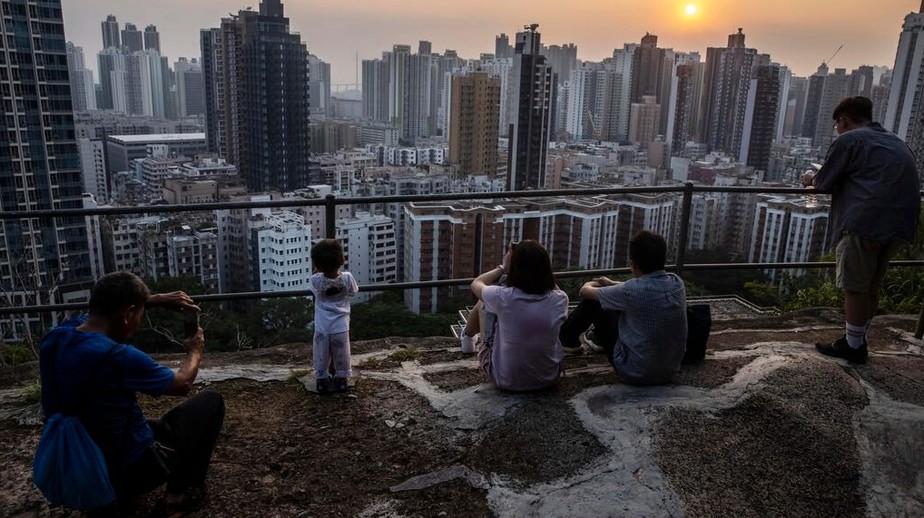 Hong Kong encerrará a quarentena obrigatória em hotéis, colocando fim a uma das restrições de viagem mais duras do mundo