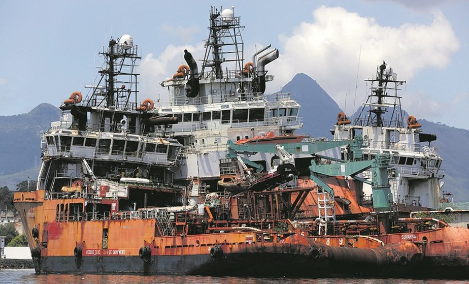 Três embarcações de cerca de 70 metros de comprimento da Índia e Chipre largadas no Canal do Caju: retrato do depósito que virou a Guanabara