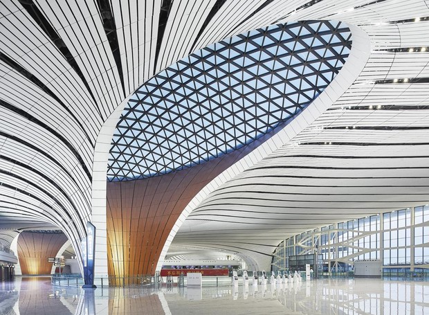 Novo aeroporto de Pequim, Beijing Daxing, foi projetado pelo escritório Zaha Hadid Architects (Foto: Hufton+Crow/Zaha Hadid Architects/Divulgação)