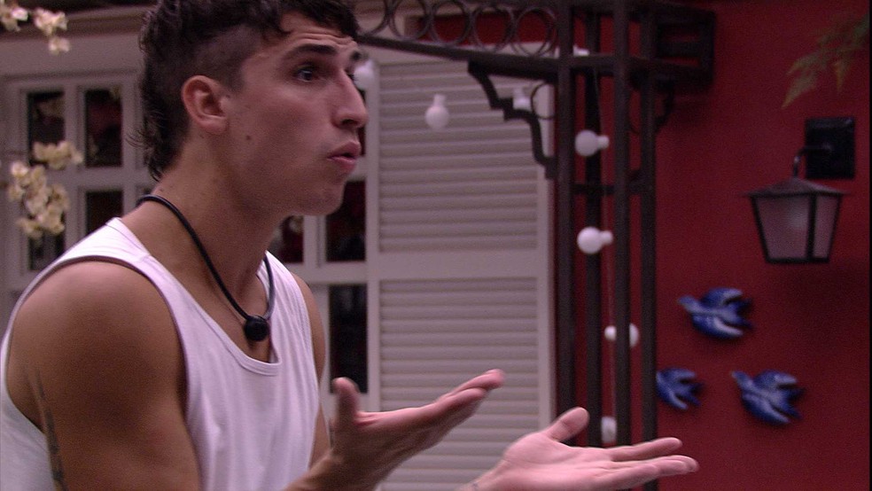 Felipe discute com Babu após sugerir voto em Thelma: 'Você está errado' — Foto: Globo
