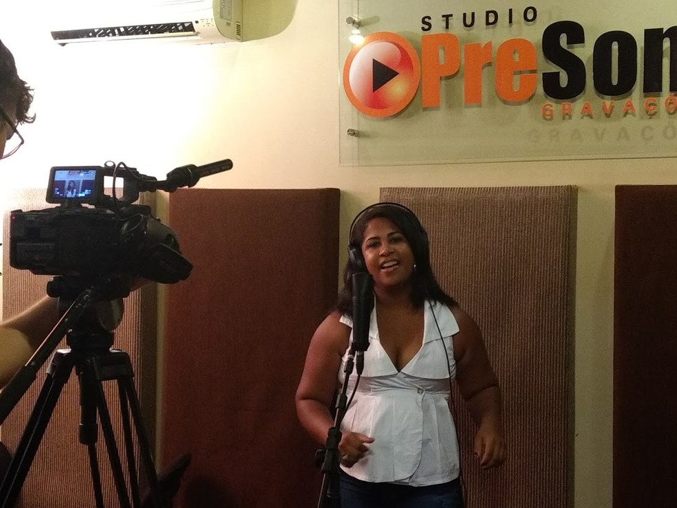 Projeto Brega Retro Grava Videoclipes Para Classicos Do Genero Nos Anos 2000 Pernambuco G1 Mas ninguem precisa ficar sabendo. projeto brega retro grava videoclipes