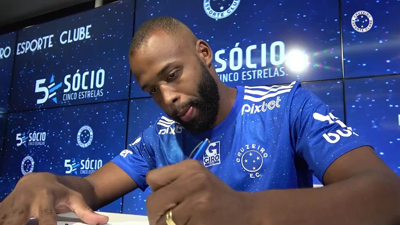 Cruzeiro anuncia a contratação de Reynaldo