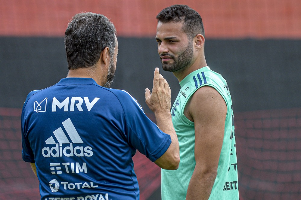 Restam três: Pedro Rocha, Thiago Maia e Léo Pereira se preparam para estrear no Flamengo