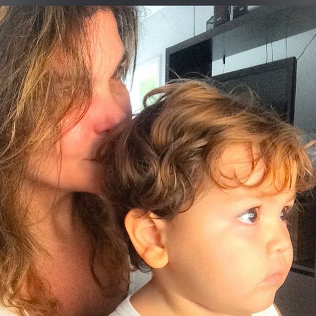 Cristiana Oliveira e o neto, Miguel (Foto: Reprodução/Instagram)