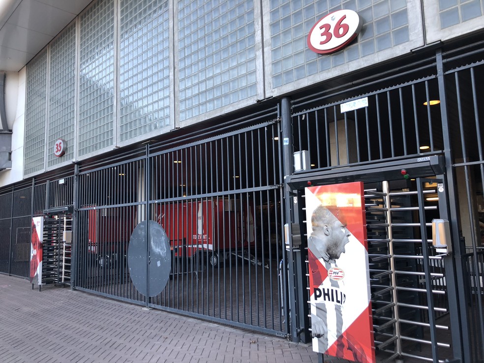 Museu do PSV Eindhoven conta com fotos de Ronaldo e outros brasileiros que passaram pelo clube — Foto: Tiago Leme