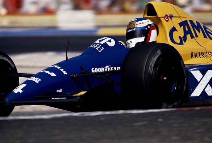 A combinação de cores de Jean Alesi também fez sucesso na Fórmula 1 (Foto: Getty Images)