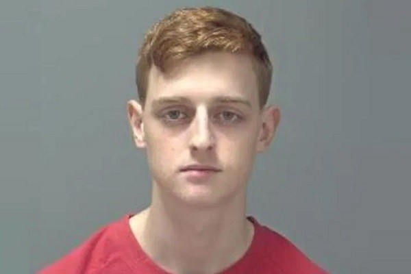 Jacob Young, 18 anos, foi preso por estuprar e enforcar garota de 20 anos (Foto: Polícia de Suffolk)