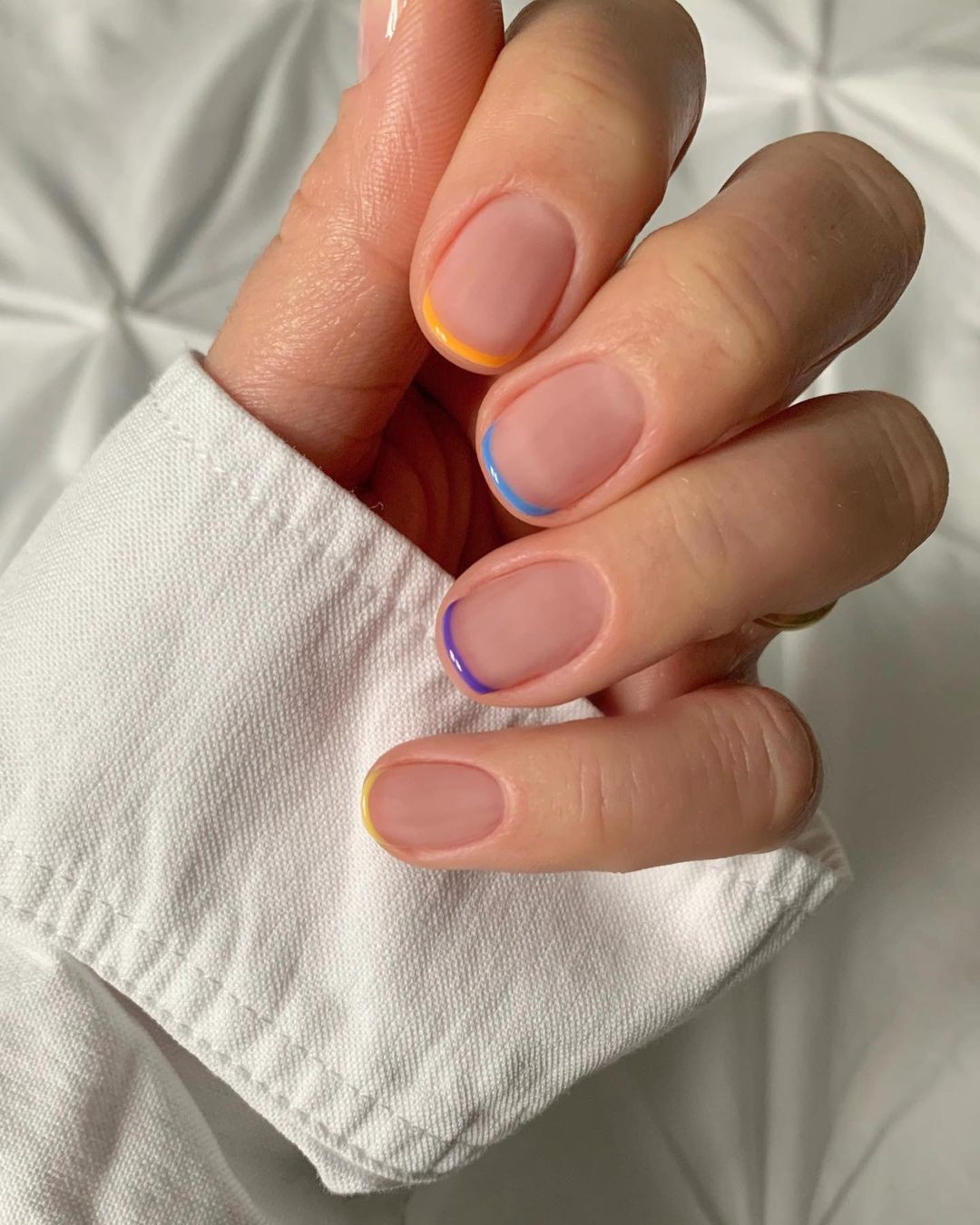Francesinha minimalista é tendência de nail art (Foto: Reprodução/Instagram @gel.bymegan)