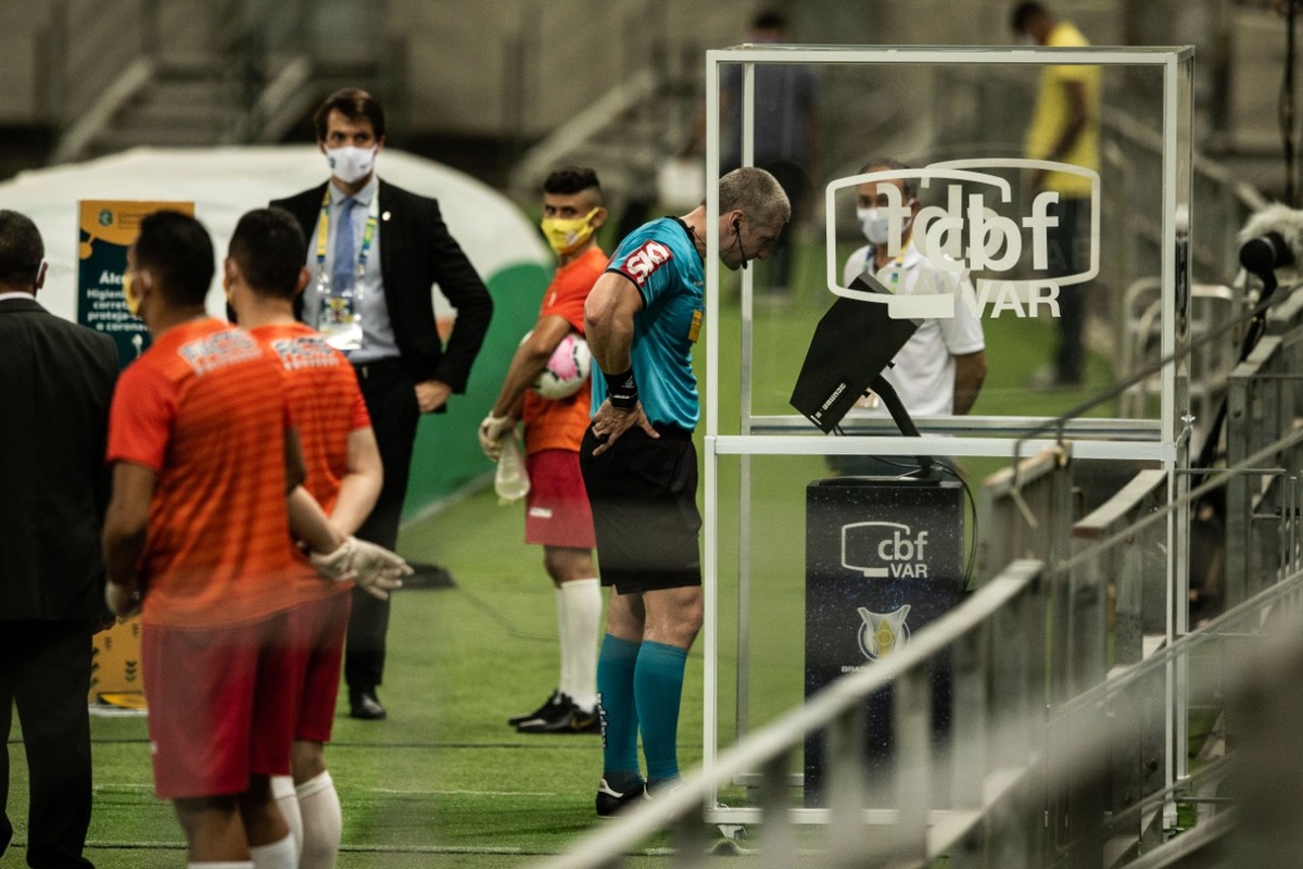 Cbf Changes The Scale In Command From Var To Atletico Mg X Athletico Pr Delayed Duel By The Brazilian Sport Mg