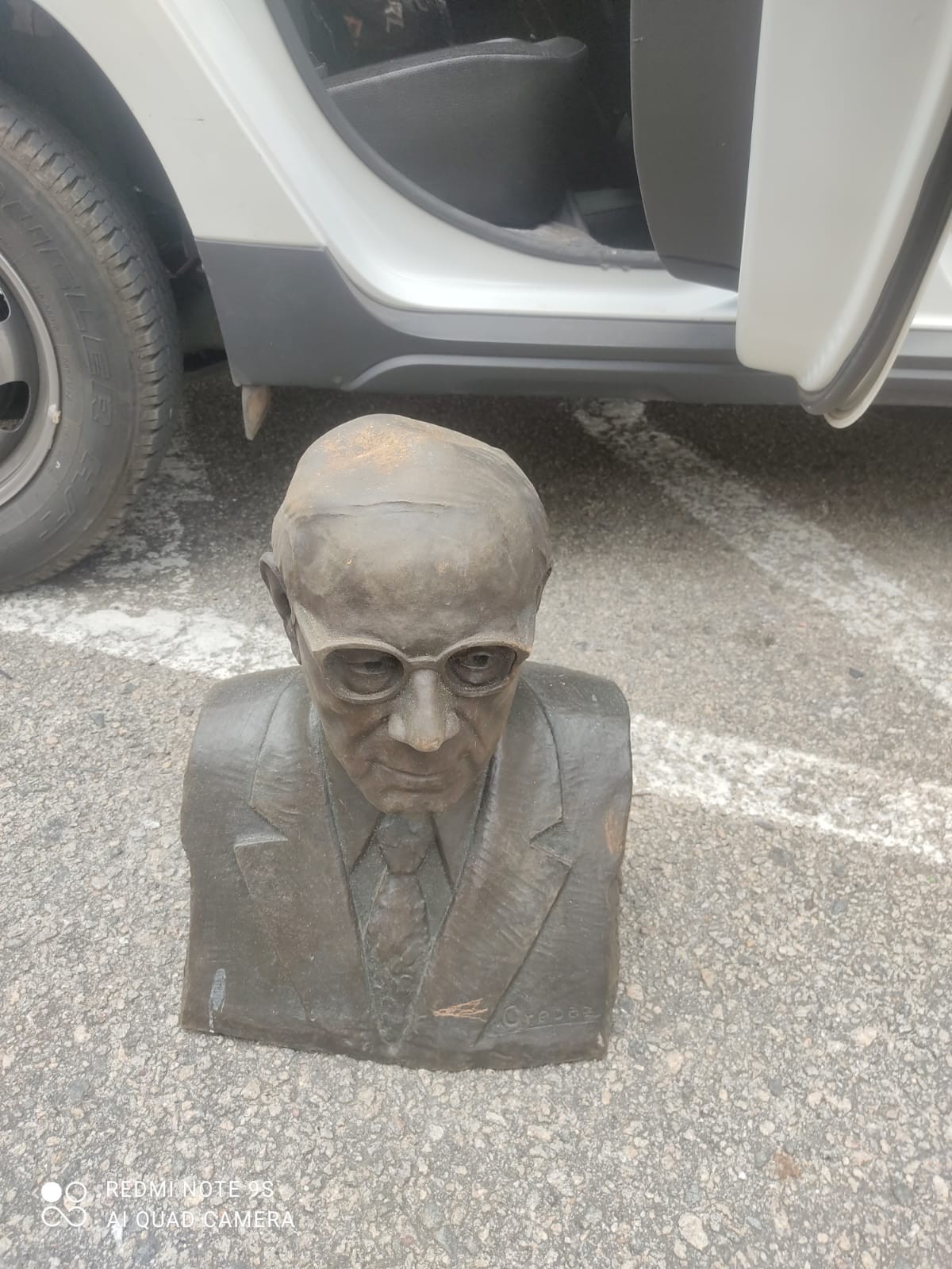 PM recupera busto furtado da sede da Academia Espírito-santense de Letras em Vitória 