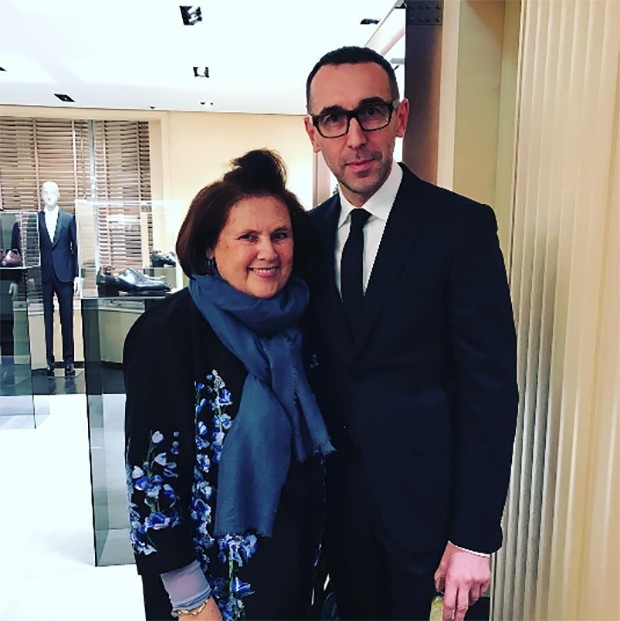 With Alessandro Sartori, artistic director, who returned to Zegna after a period at Berluti. (Foto: @SuzyMenkesVogue)