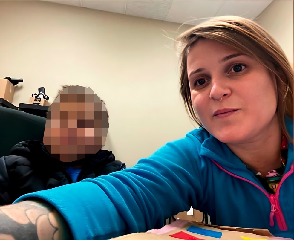 Carol Gouveia e o filho, separados no Canadá — Foto: Arquivo pessoal