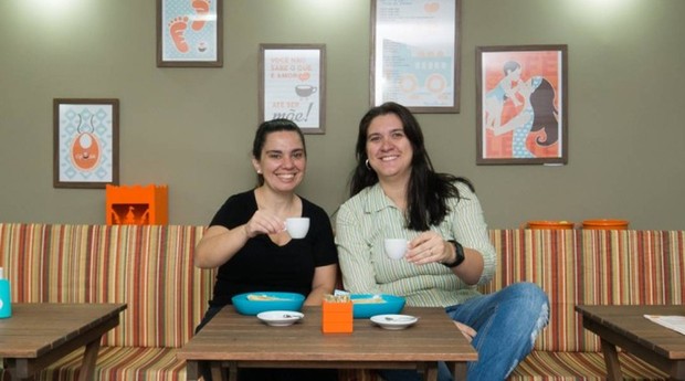 Juliana Lima e Bia Mello, as criadoras, se conheceram na creche das filhas   (Foto: Divulgação)