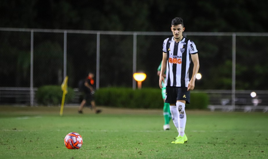 Grêmio tem concorrência de times da Série A por meia do Galo